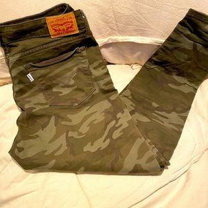 Levis camo jeans